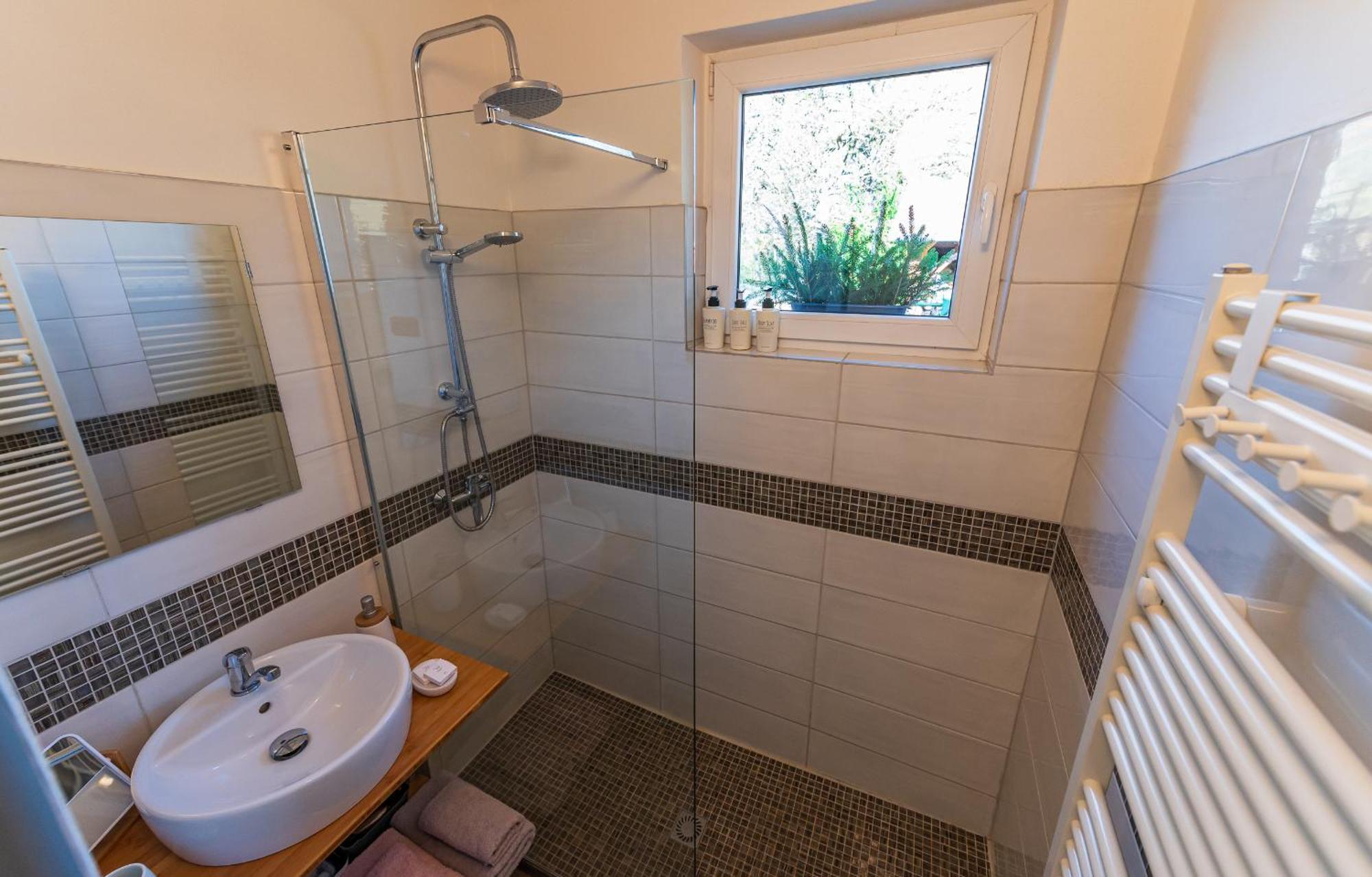 Ubytovani Na Samote - Apartman U Tesaru Komarice Exterior photo